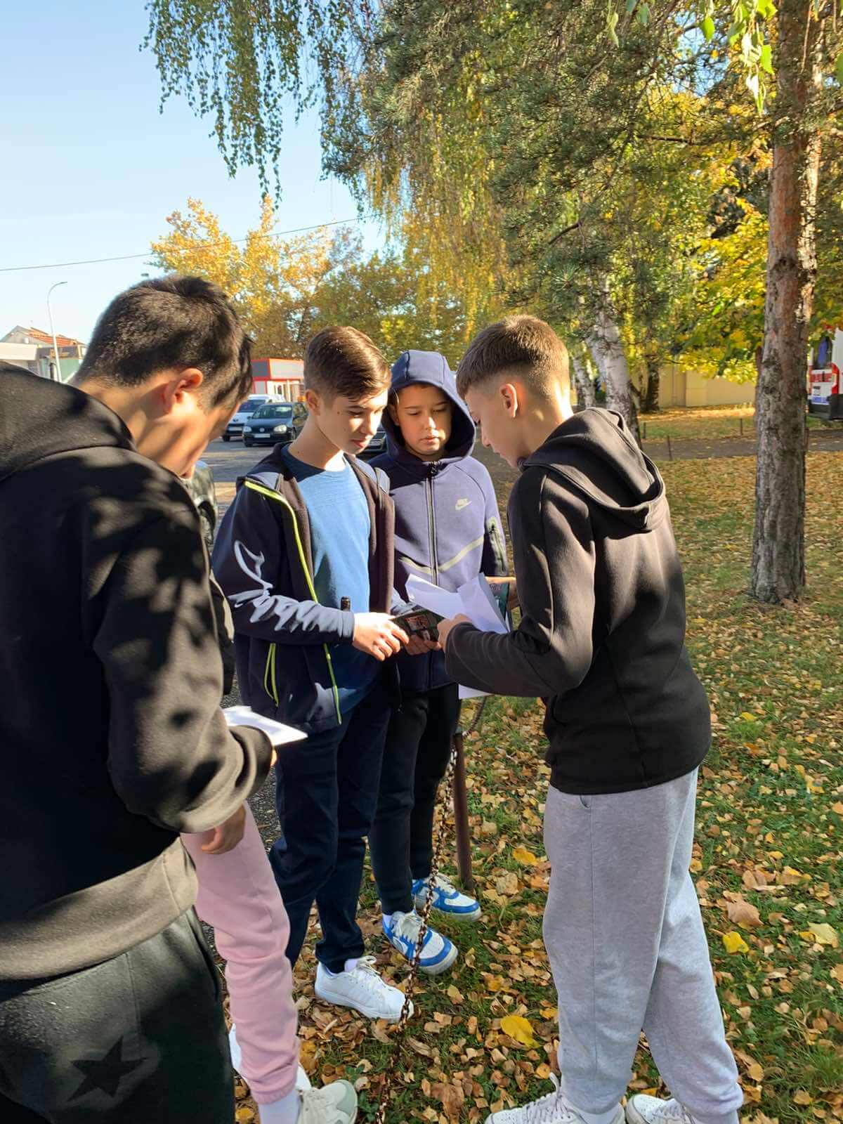 У склопу јесењег кампа РПЗ-а „Желим више“ у нашој школи је организована радионица под називом „Креативни истраживачи“