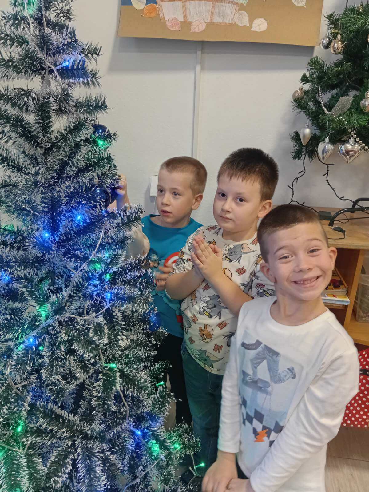 Дана 10. 12. 2025. године, у одјељењу I₃ учитељица Маријана је реализовала новогодишњу радионицу за ученике и родитеље